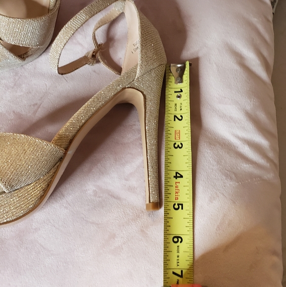 Gold cross strap heels - Picture 4 of 8